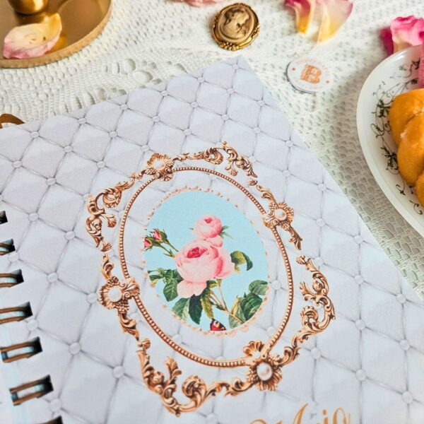 agenda_vintage_bridgerton_abelha_2025_floral_frases_versiculos