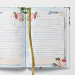 caderno_miolo_costura_aberto_fita_cetim_vintage_agenda_1_dia_por_pagina_permanente